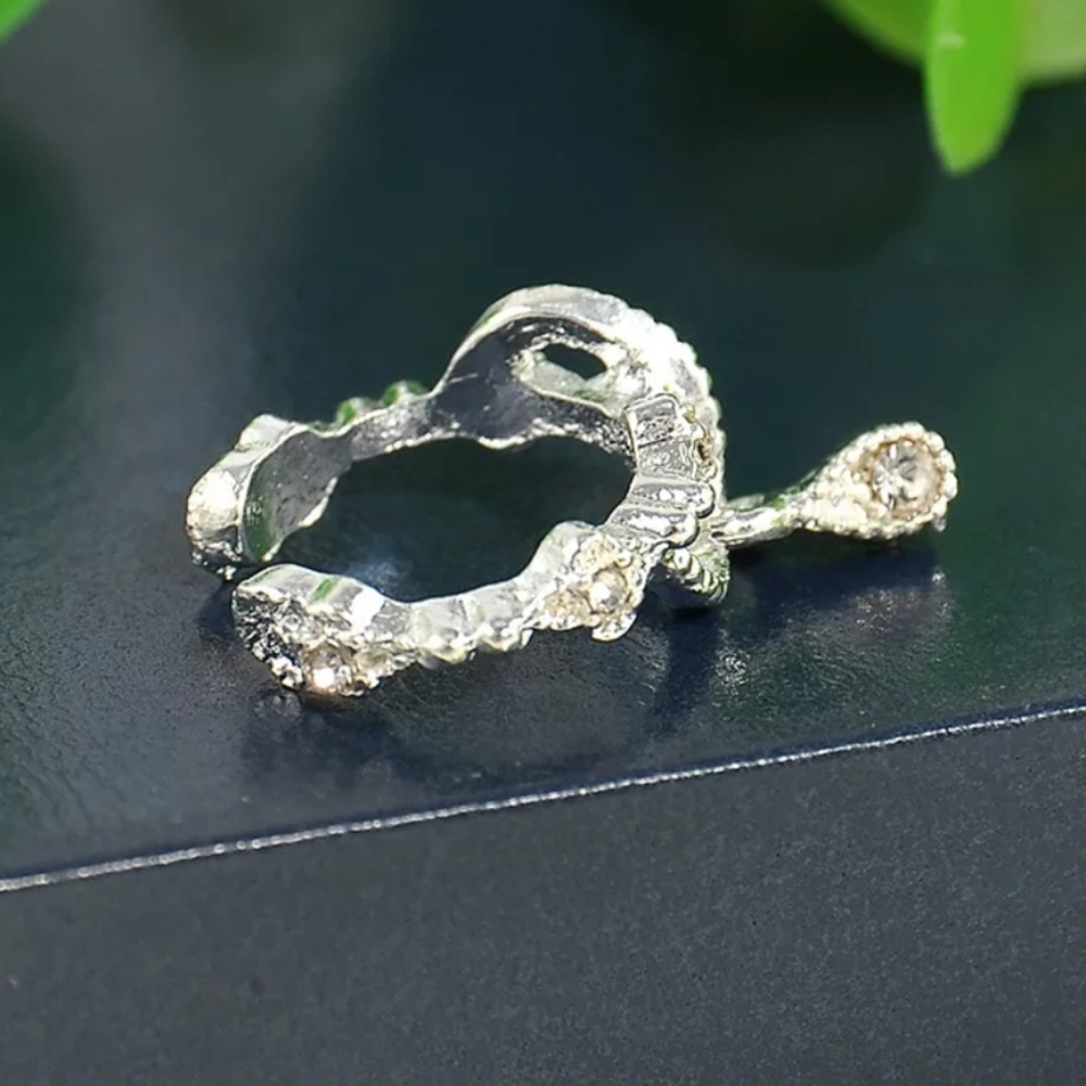 *Mary* Silver Cuff Earring - Picture 4 of 5